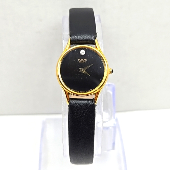 Rare Womens Vintage Pulsar Gold Tone Watch Y150-0A70 Leather Band NEW BATTERY - Picture 1 of 12